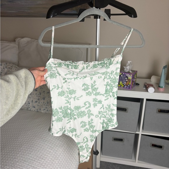 Princess Polly Bodysuit - Picture 4 of 8